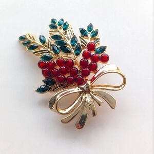 Vintage Monet Gold Tone Stunning Glass Rhinestone Holly Berry Holiday Brooch